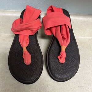 Sanuk Women's Brown and coral Sandals size 8
